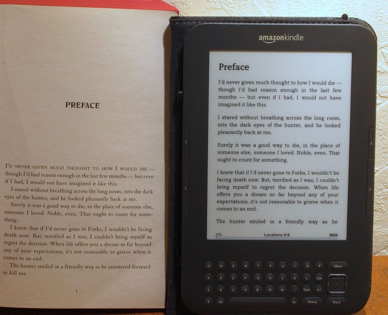 Kindle vs paperback: Stephanie Meyer "Twilight"