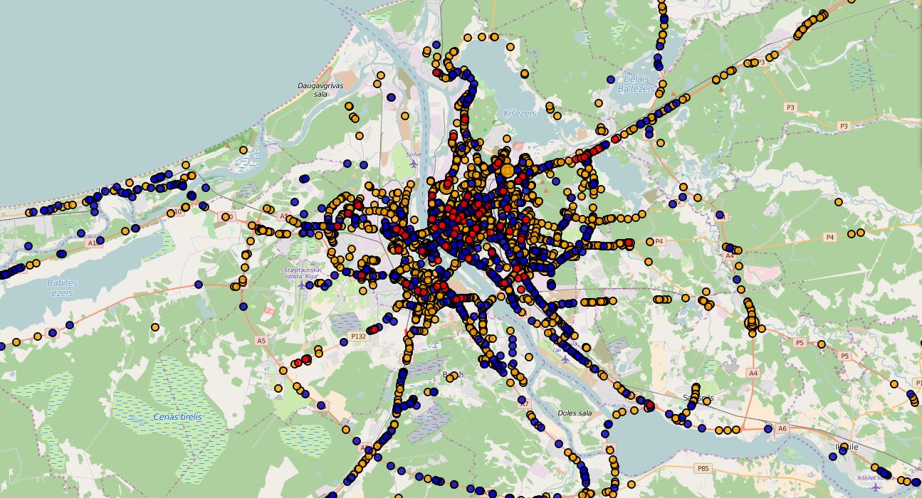 Piemēram, šādi izskatās viena diena Waze lietotāju ziņojumu (zilie - policisti, sarkanās - avārijas, pārējie - bedres, sastrēgumi, utt)